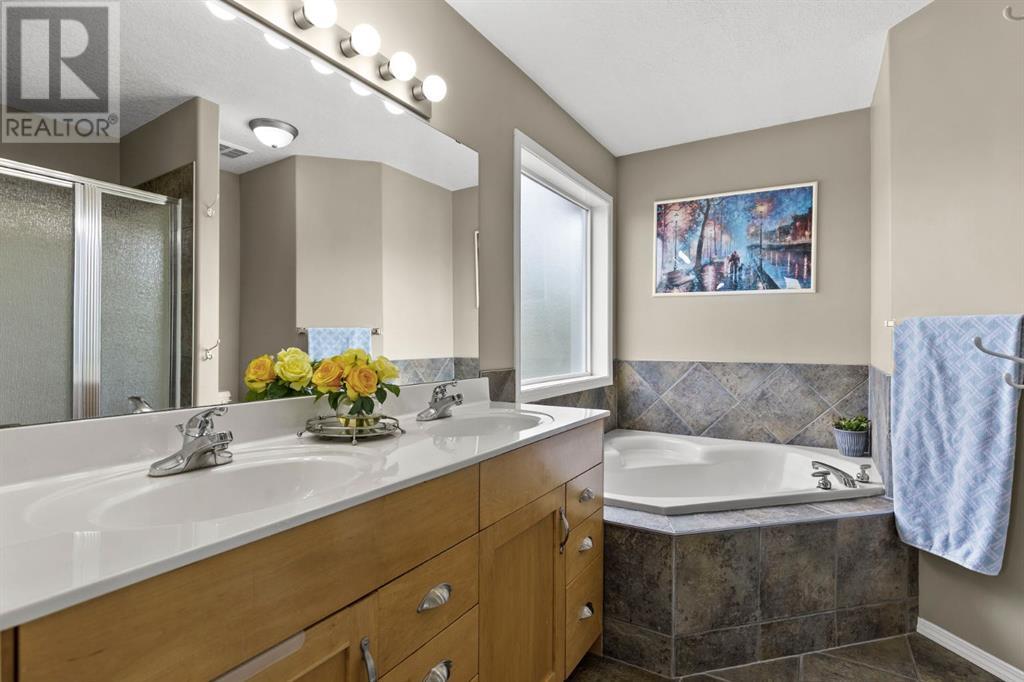Single Family House for Sale in  Simcoe Crescent SW Signal Hill Calgary 
