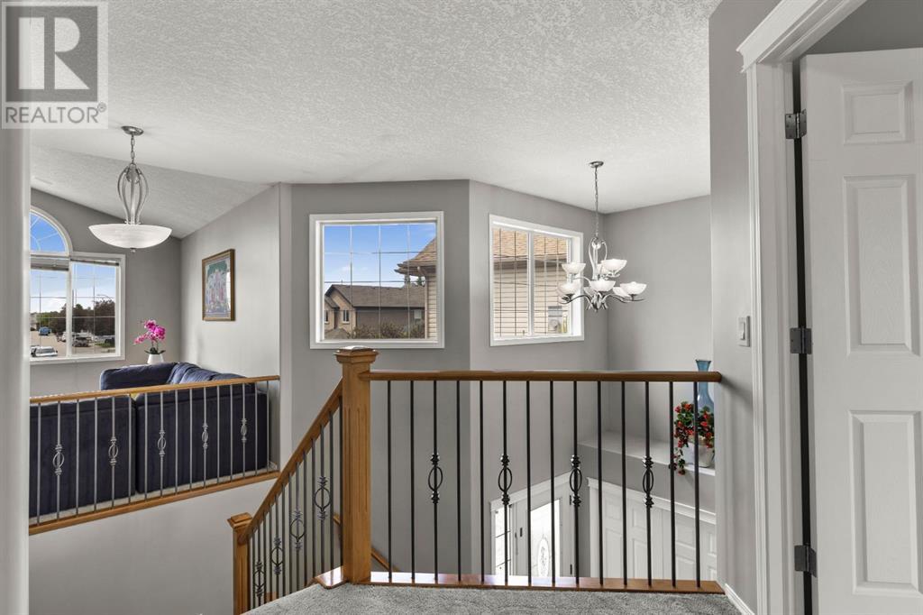 Single Family House for Sale in  Simcoe Crescent SW Signal Hill Calgary 
