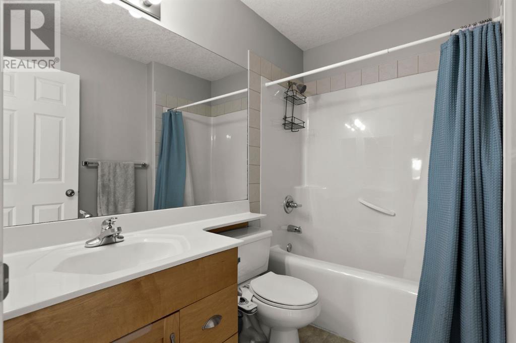 Single Family House for Sale in  Simcoe Crescent SW Signal Hill Calgary 