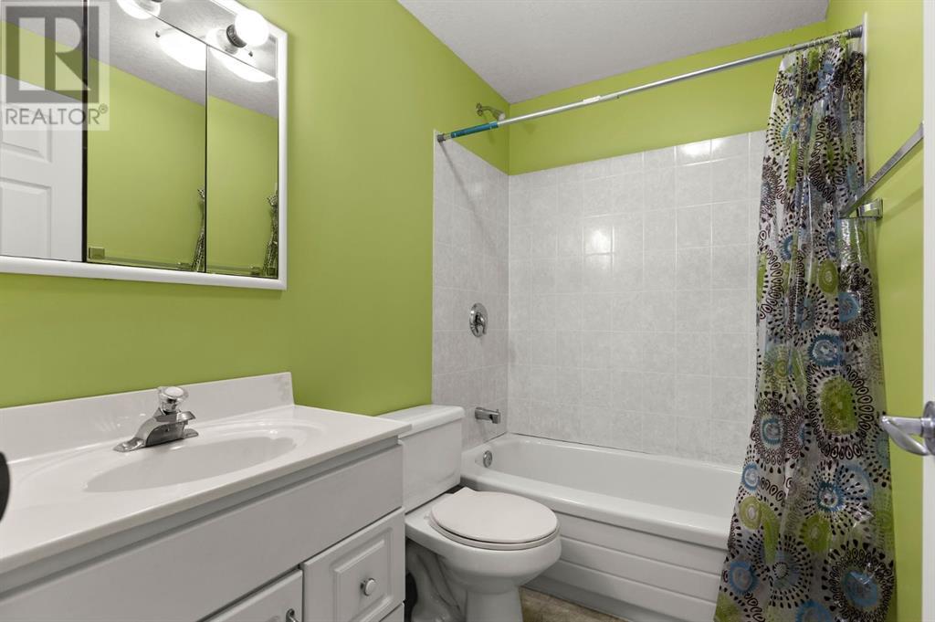 Single Family House for Sale in  Simcoe Crescent SW Signal Hill Calgary 