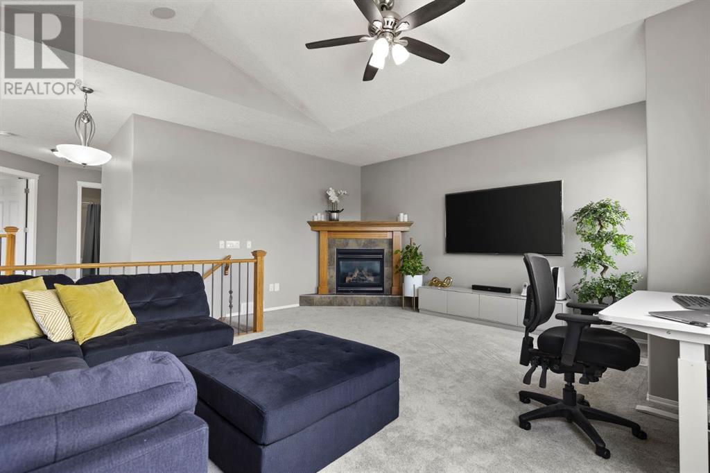 Single Family House for Sale in  Simcoe Crescent SW Signal Hill Calgary 