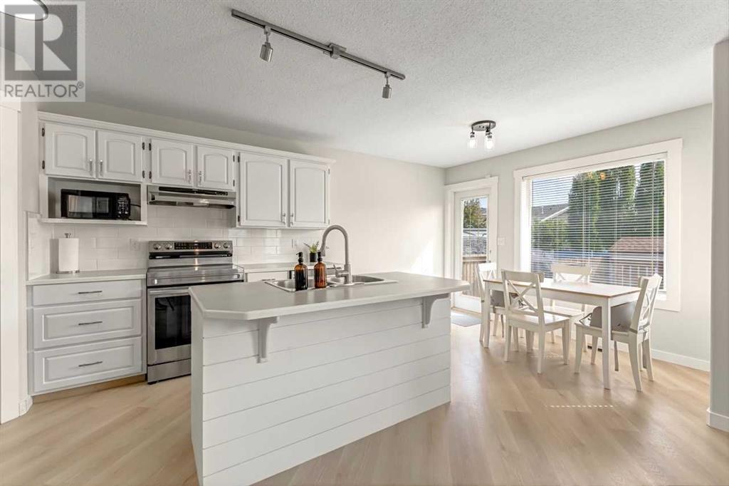 Photo 10 of 35 Logan Close, Red Deer AB