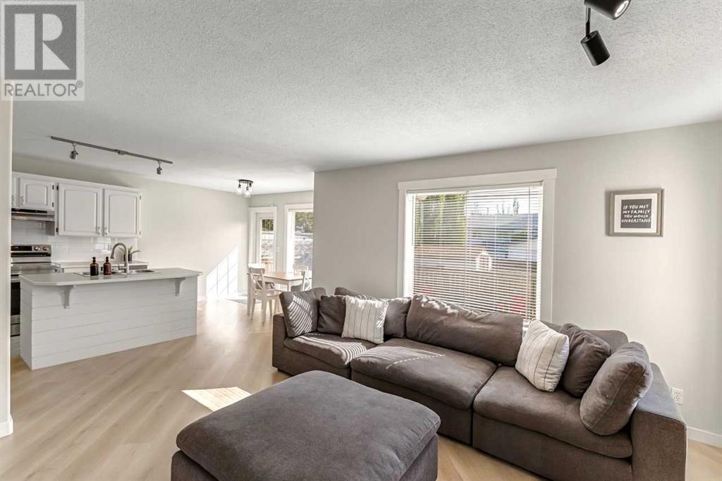 Photo 8 of 35 Logan Close, Red Deer AB
