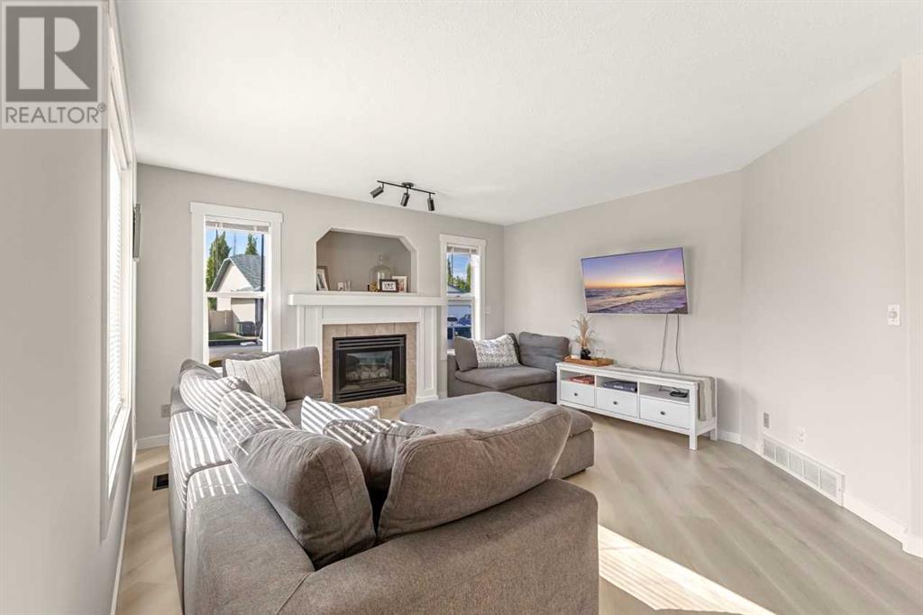 Photo 7 of 35 Logan Close, Red Deer AB