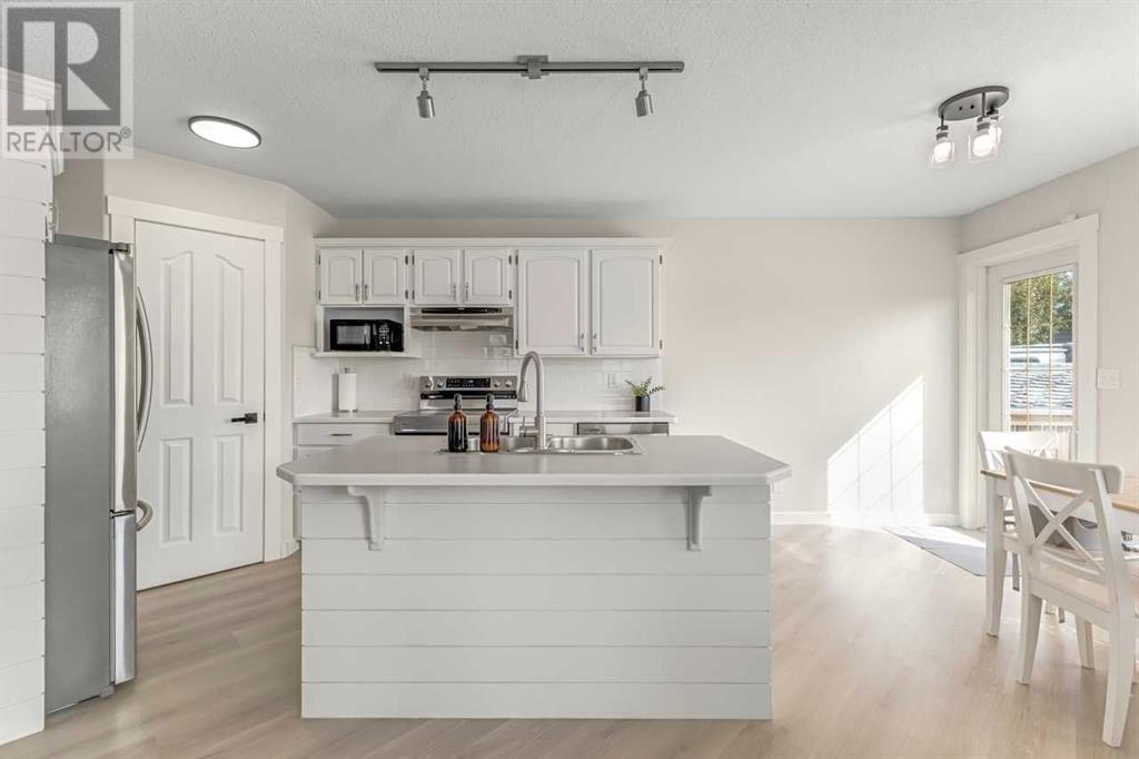 Photo 9 of 35 Logan Close, Red Deer AB