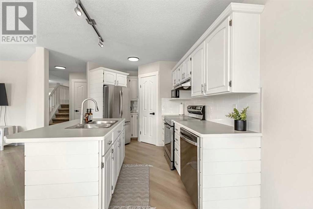 Photo 12 of 35 Logan Close, Red Deer AB