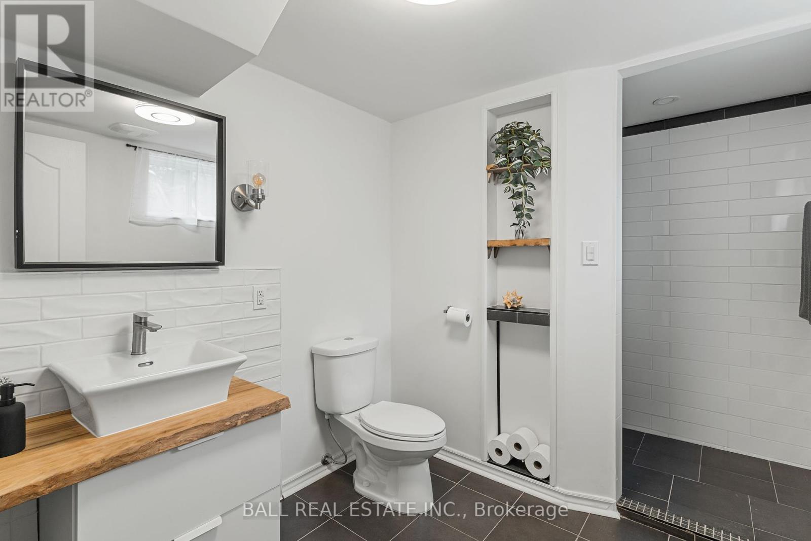 Photo 40 of 3 Larch Street, Highlands East ON