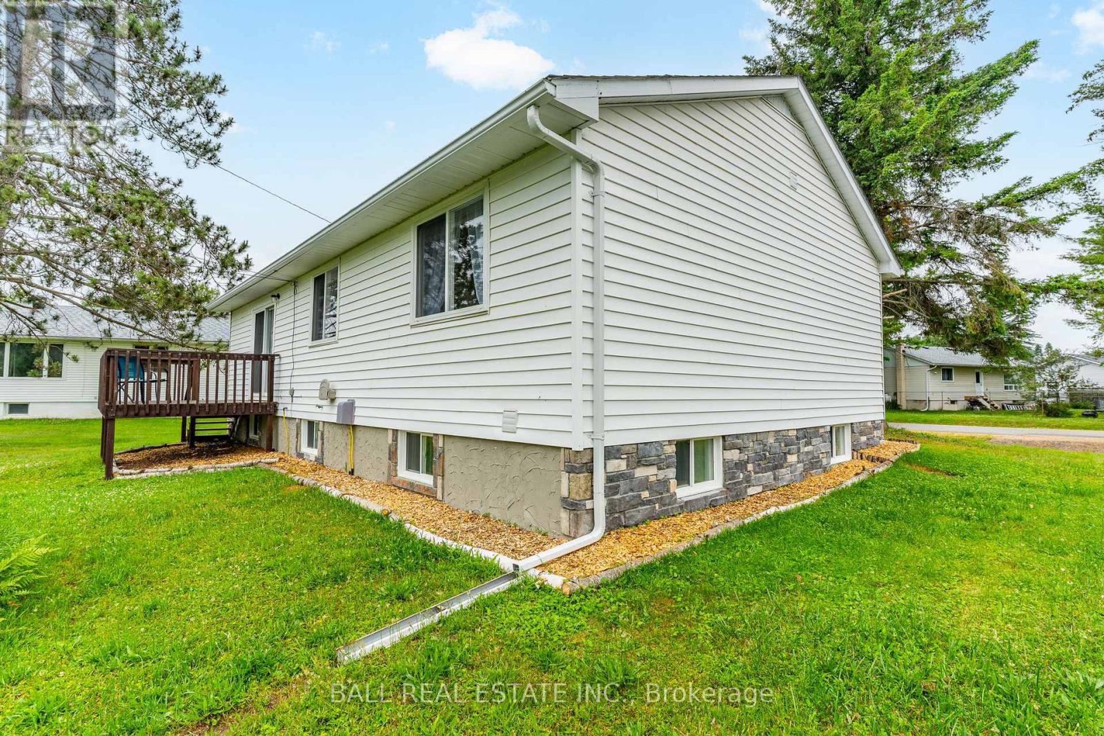 Photo 16 of 3 Larch Street, Highlands East ON