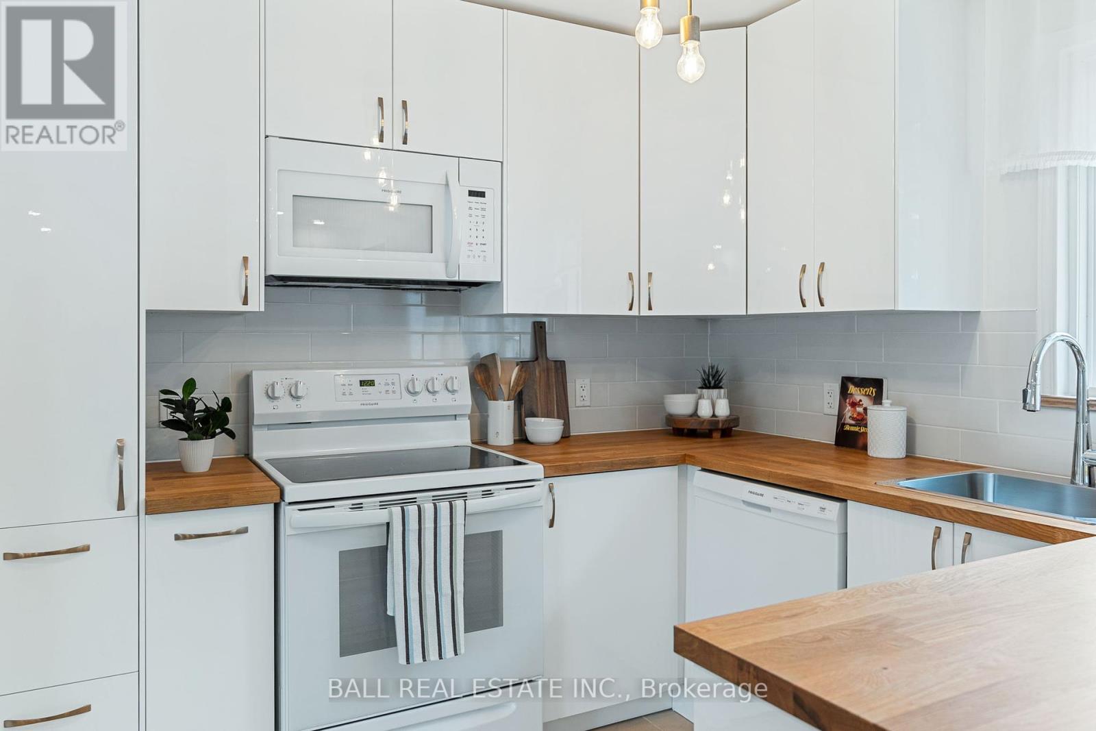 Photo 13 of 3 Larch Street, Highlands East ON