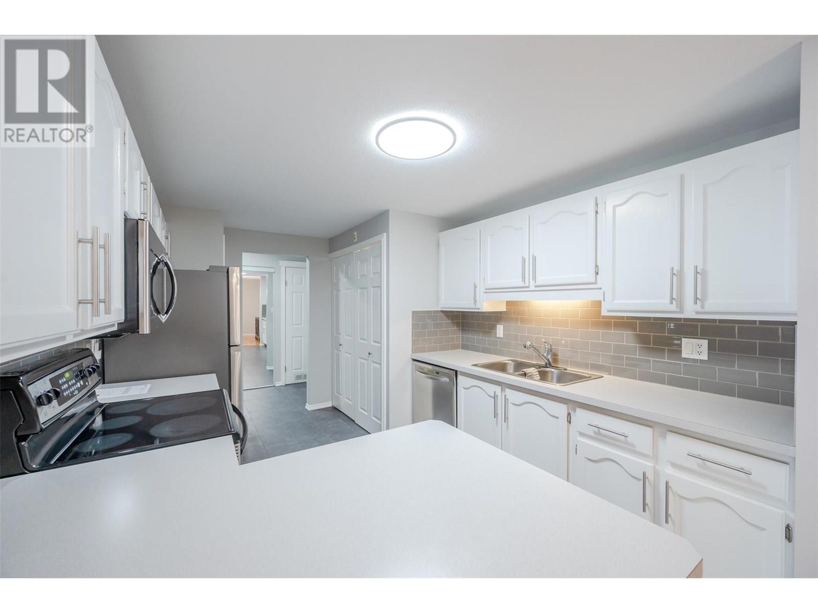 208 272 Green Avenue West, Penticton