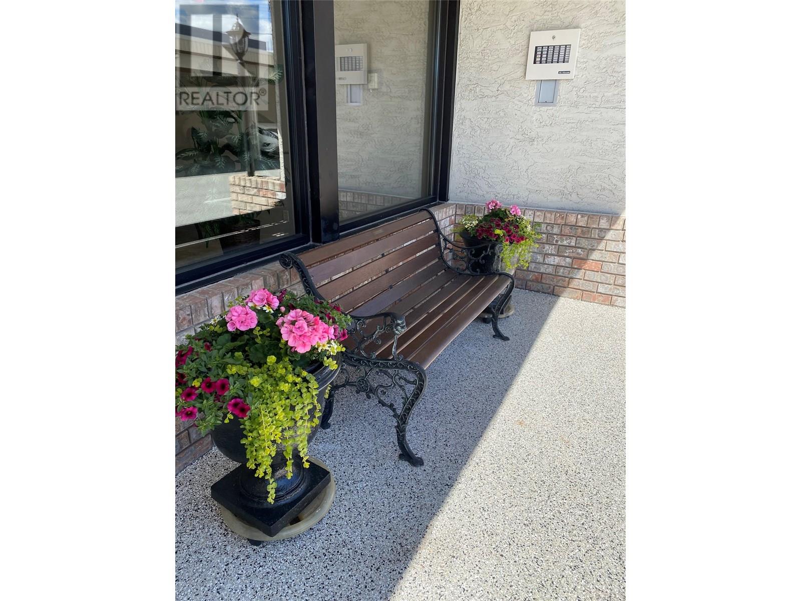 208 272 Green Avenue West, Penticton
