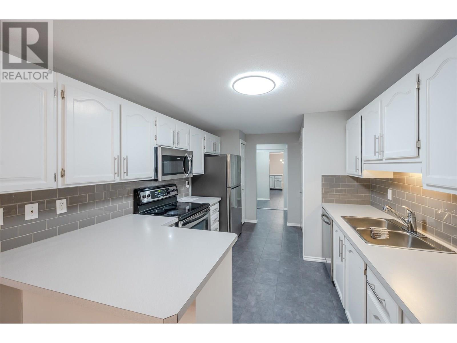 208 272 Green Avenue West, Penticton