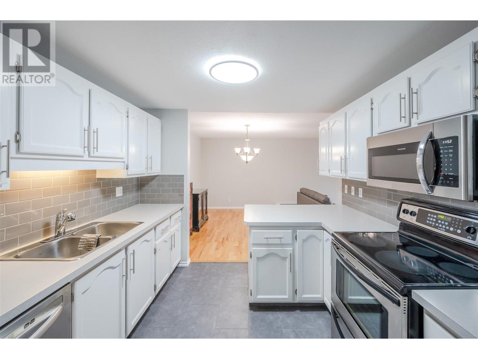 208 272 Green Avenue West, Penticton