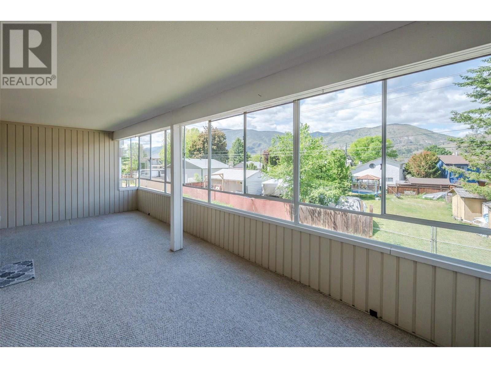 208 272 Green Avenue West, Penticton