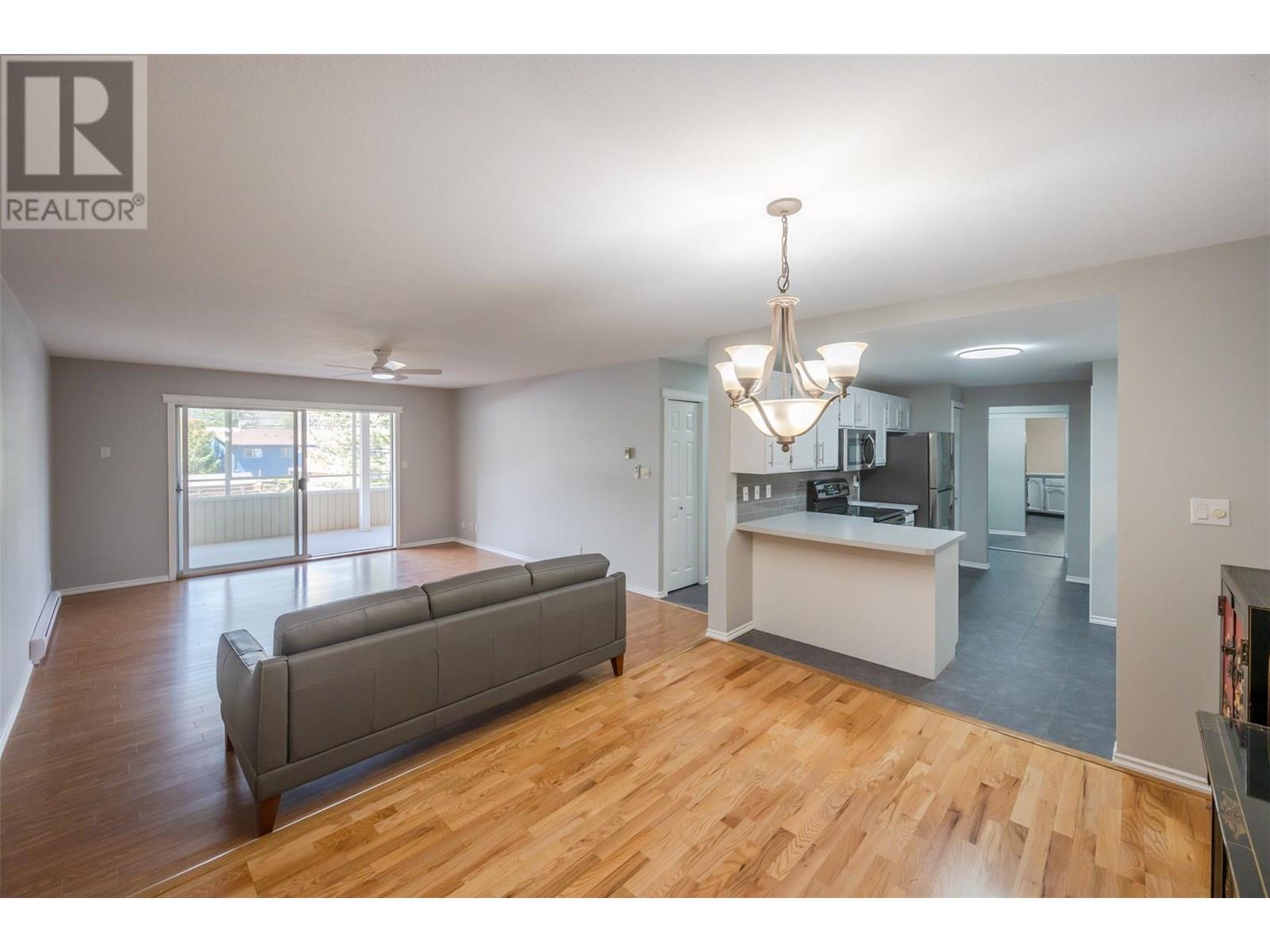 208 272 Green Avenue West, Penticton