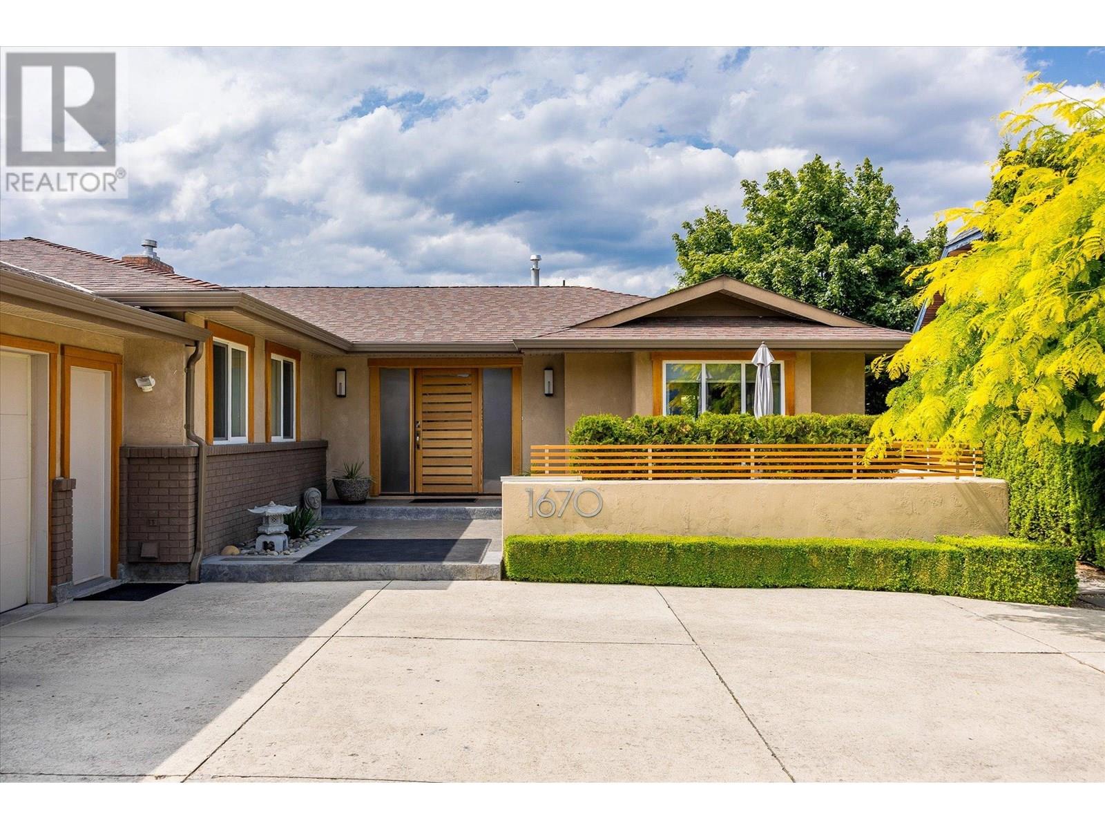  1670 Pritchard Drive, West Kelowna