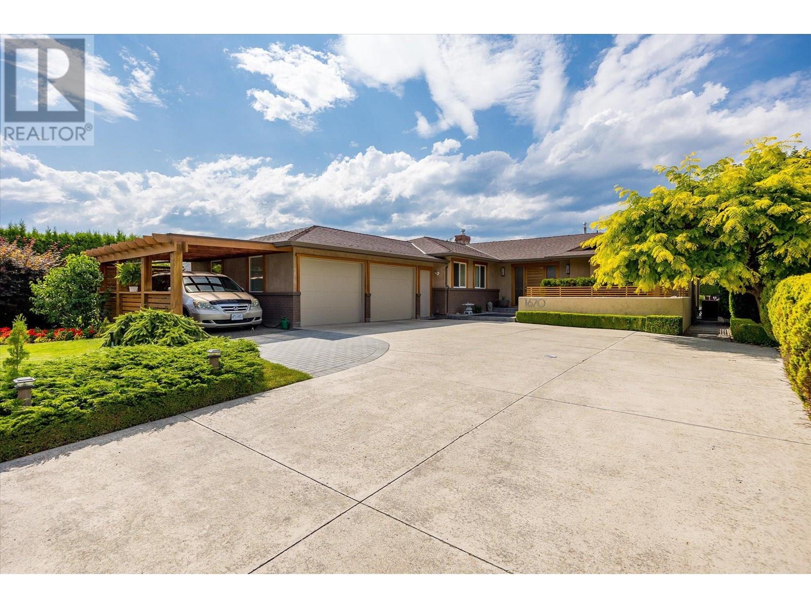  1670 Pritchard Drive, West Kelowna