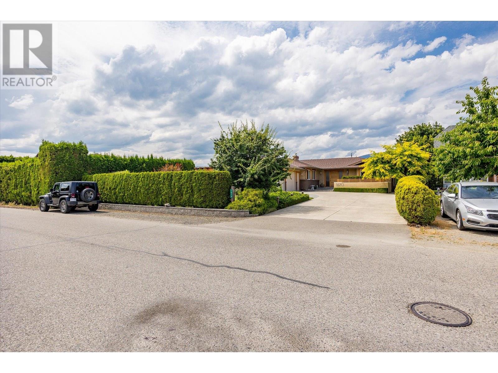  1670 Pritchard Drive, West Kelowna