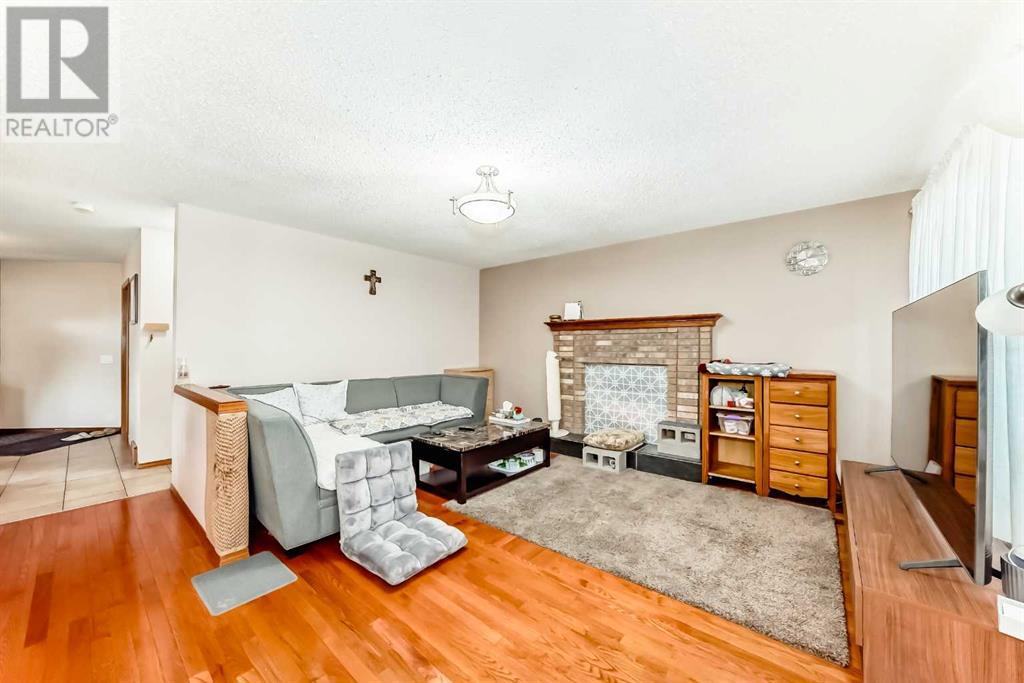 Single Family House for Sale in  Eldorado Close NE Monterey Park Calgary 