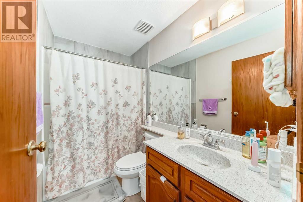 Single Family House for Sale in  Eldorado Close NE Monterey Park Calgary 
