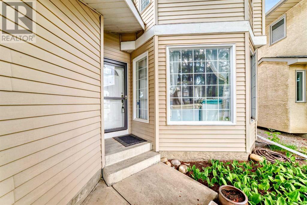 Single Family House for Sale in  Eldorado Close NE Monterey Park Calgary 