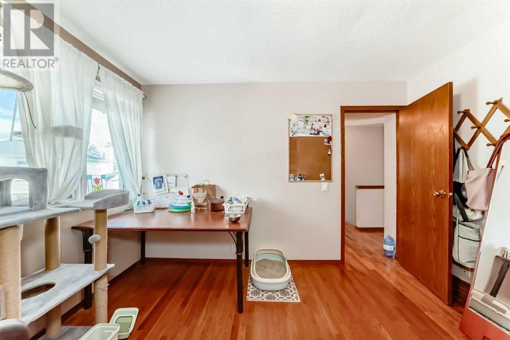 Single Family House for Sale in  Eldorado Close NE Monterey Park Calgary 