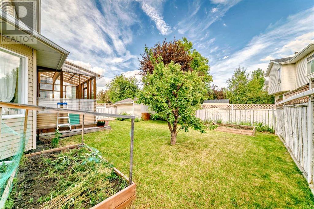 Single Family House for Sale in  Eldorado Close NE Monterey Park Calgary 