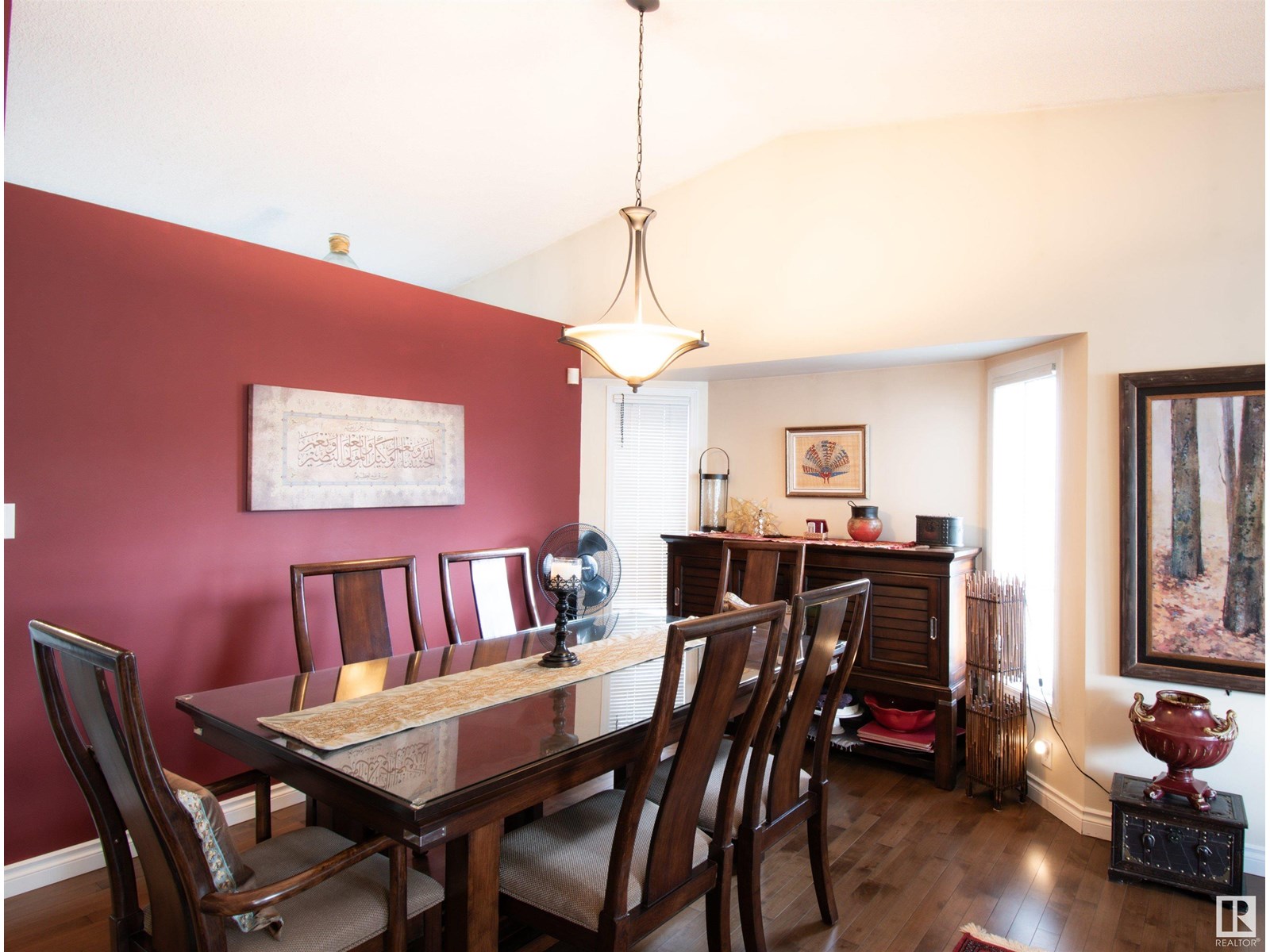 Photo 16 of 3920 33 St Nw, Edmonton AB
