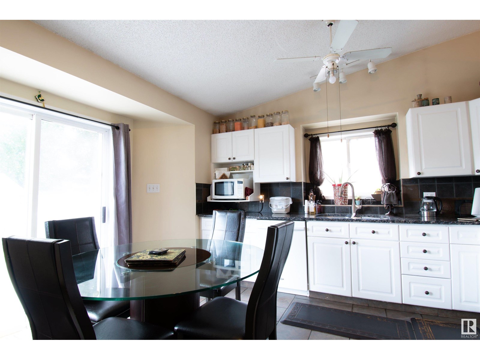 Photo 38 of 3920 33 St Nw, Edmonton AB