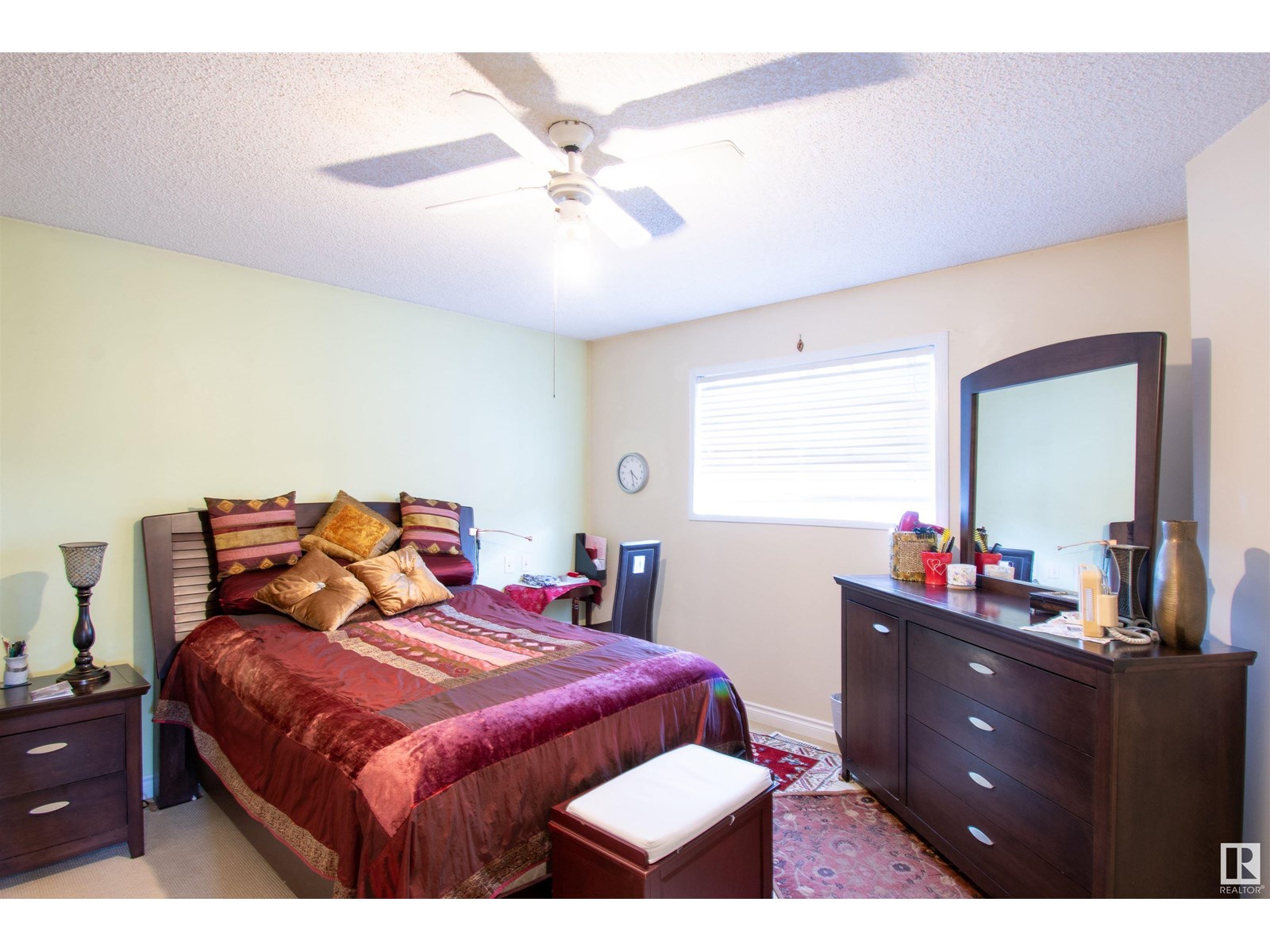 Photo 3 of 3920 33 St Nw, Edmonton AB