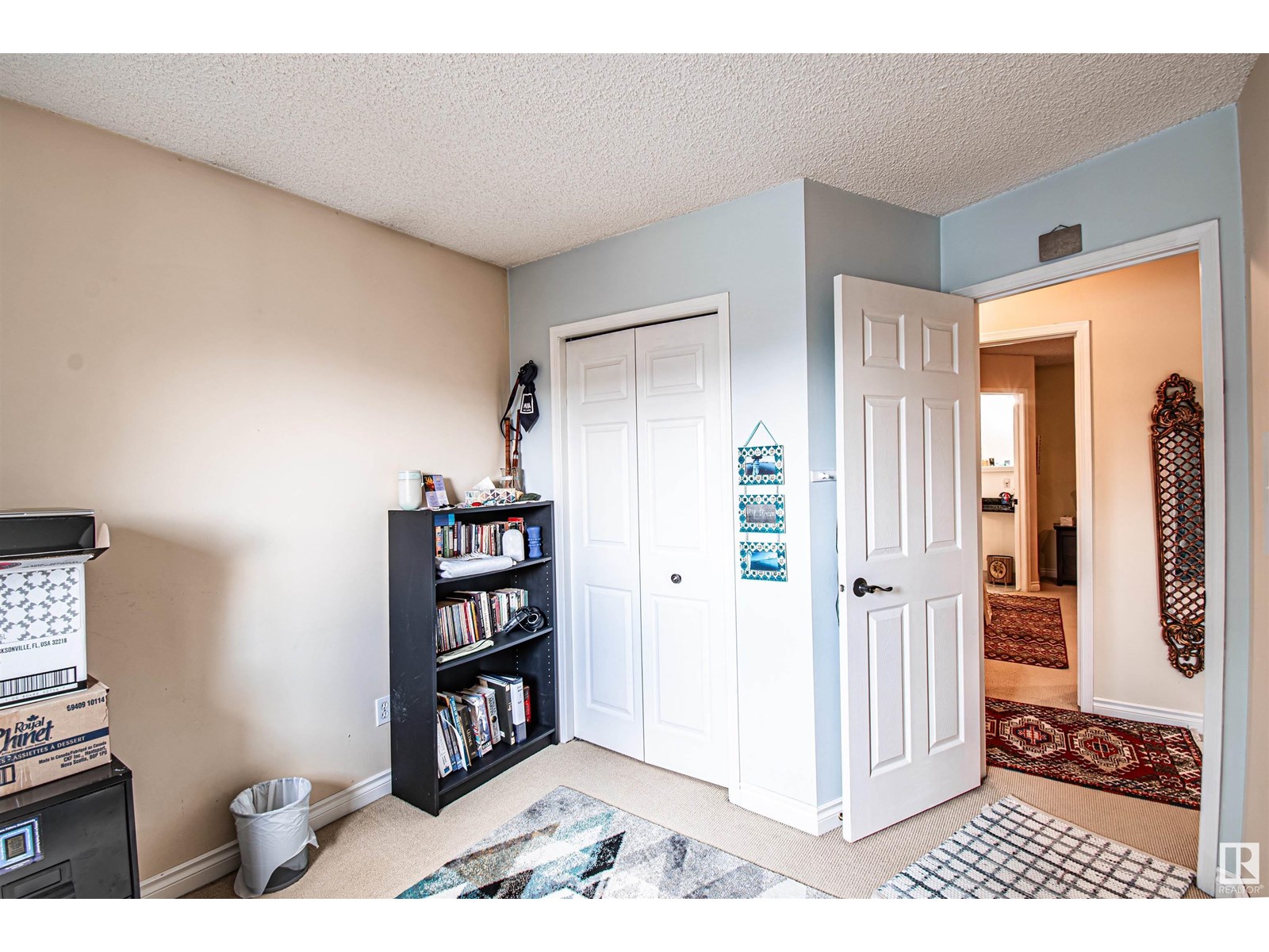 Photo 5 of 3920 33 St Nw, Edmonton AB