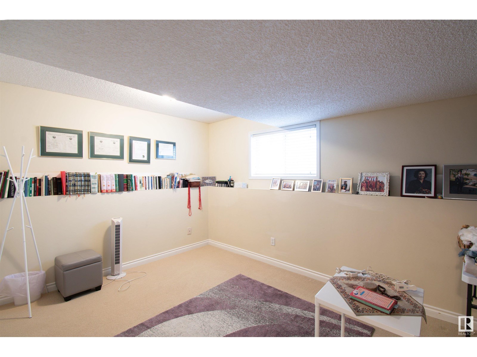 Photo 13 of 3920 33 St Nw, Edmonton AB