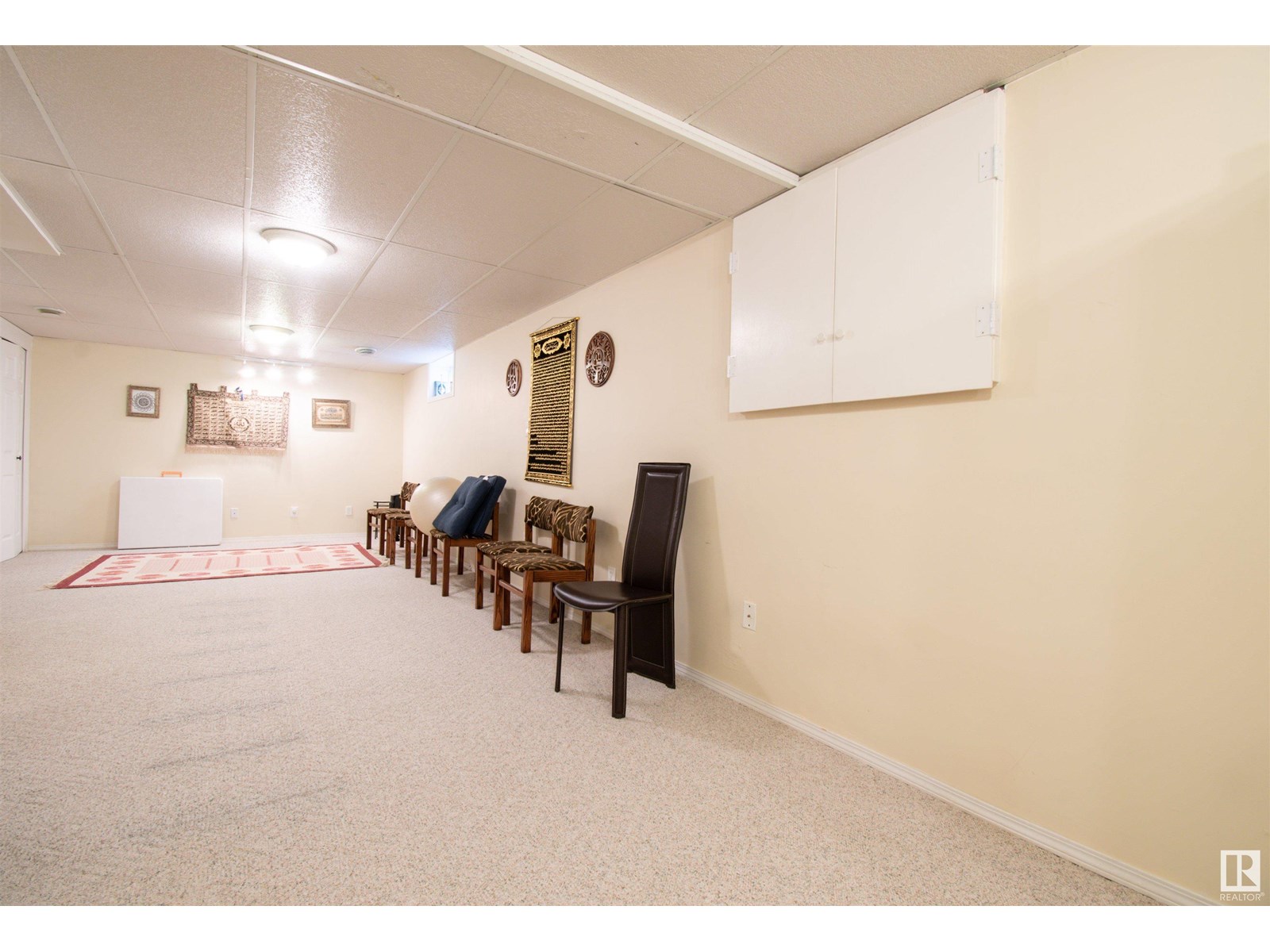 Photo 10 of 3920 33 St Nw, Edmonton AB