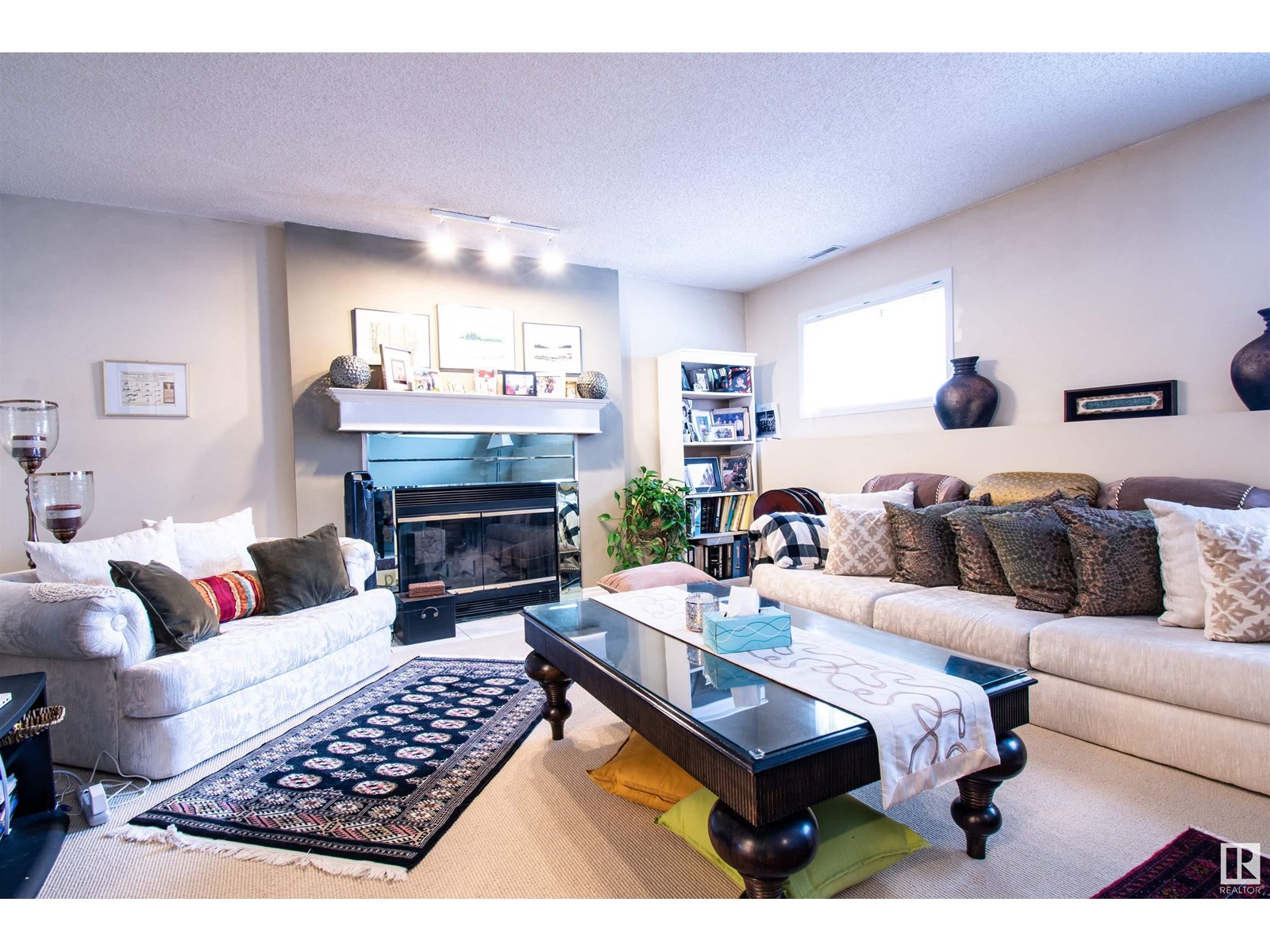 Photo 9 of 3920 33 St Nw, Edmonton AB