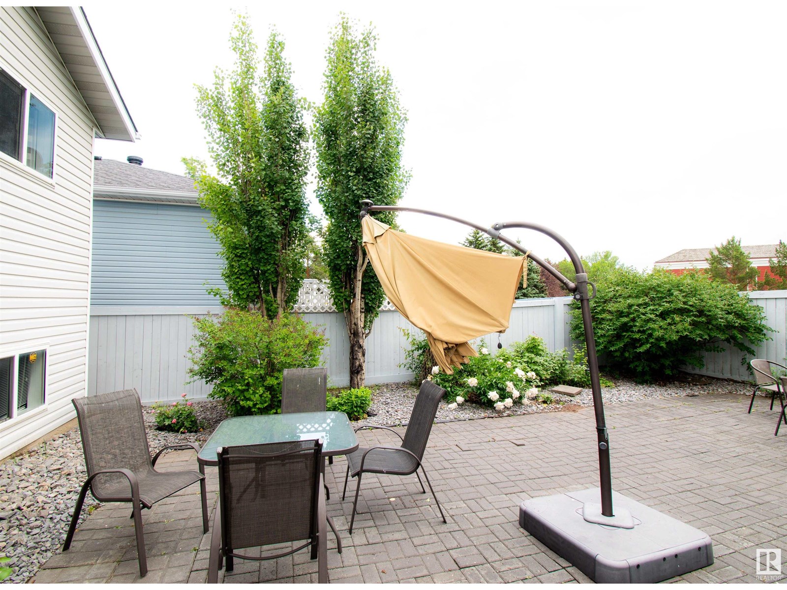 Photo 15 of 3920 33 St Nw, Edmonton AB