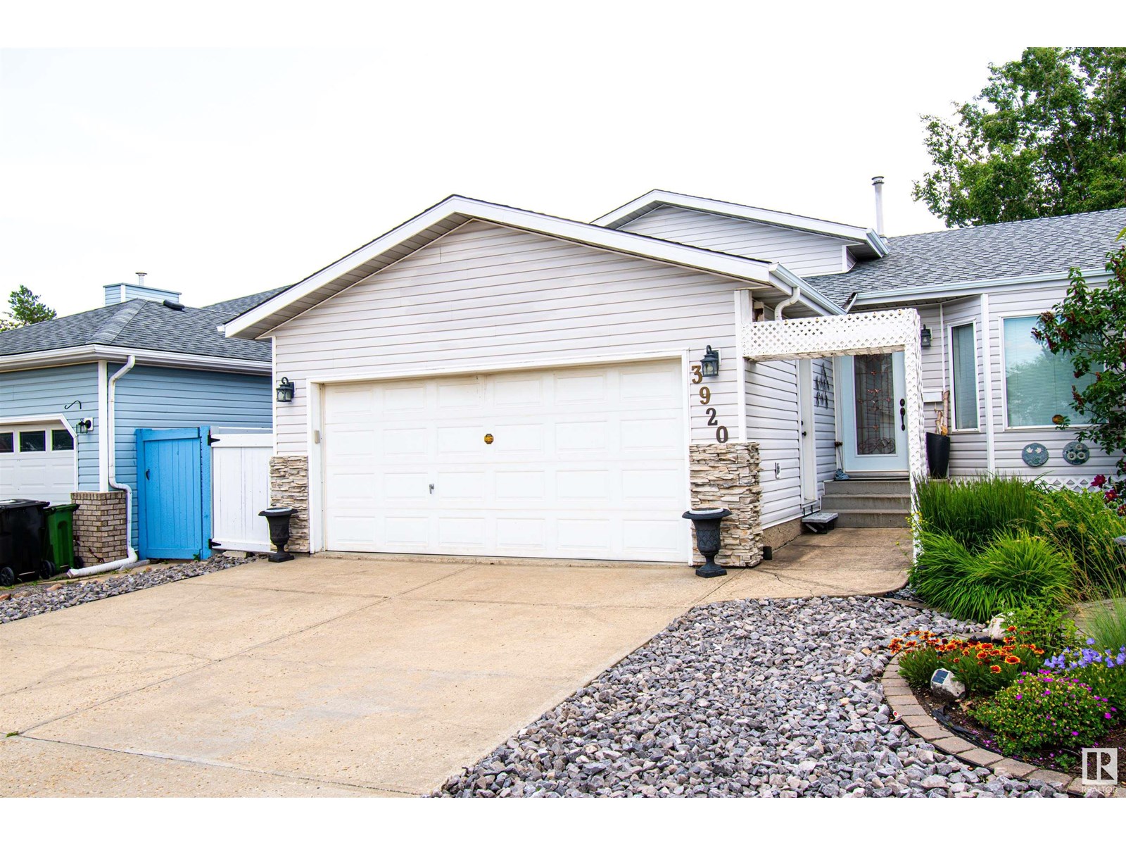 Photo 12 of 3920 33 St Nw, Edmonton AB