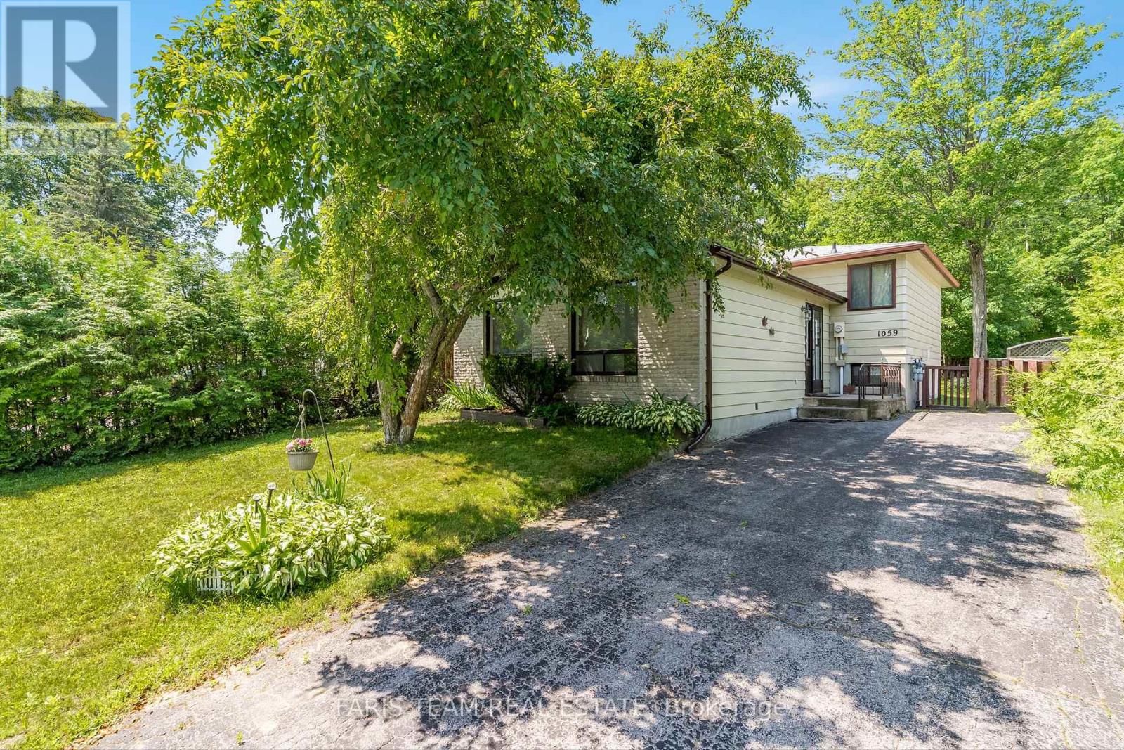 Photo 3 of 1059 Glen Mhor Crescent, Midland ON