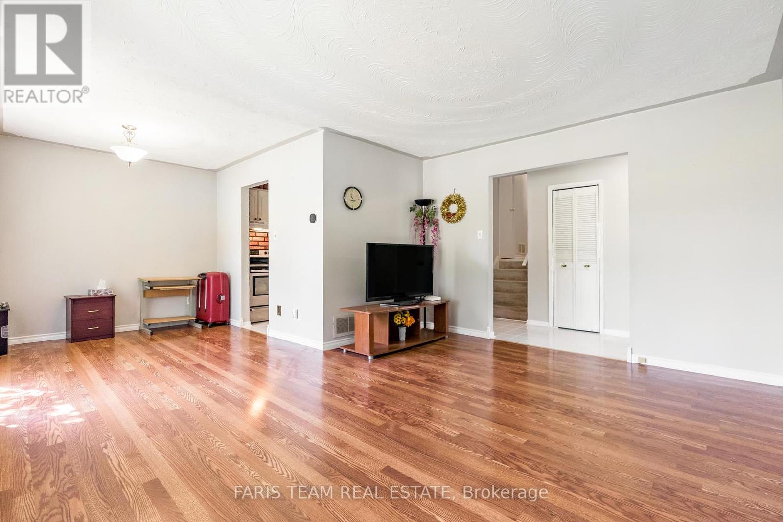 Photo 13 of 1059 Glen Mhor Crescent, Midland ON