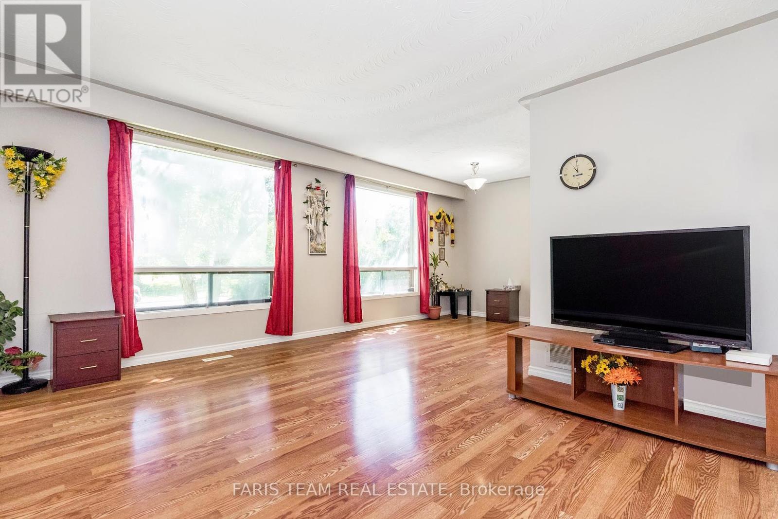 Photo 8 of 1059 Glen Mhor Crescent, Midland ON