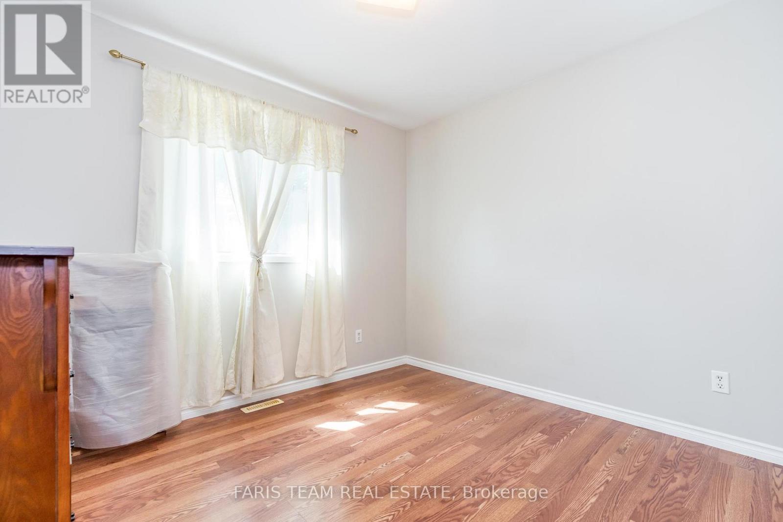 Photo 23 of 1059 Glen Mhor Crescent, Midland ON