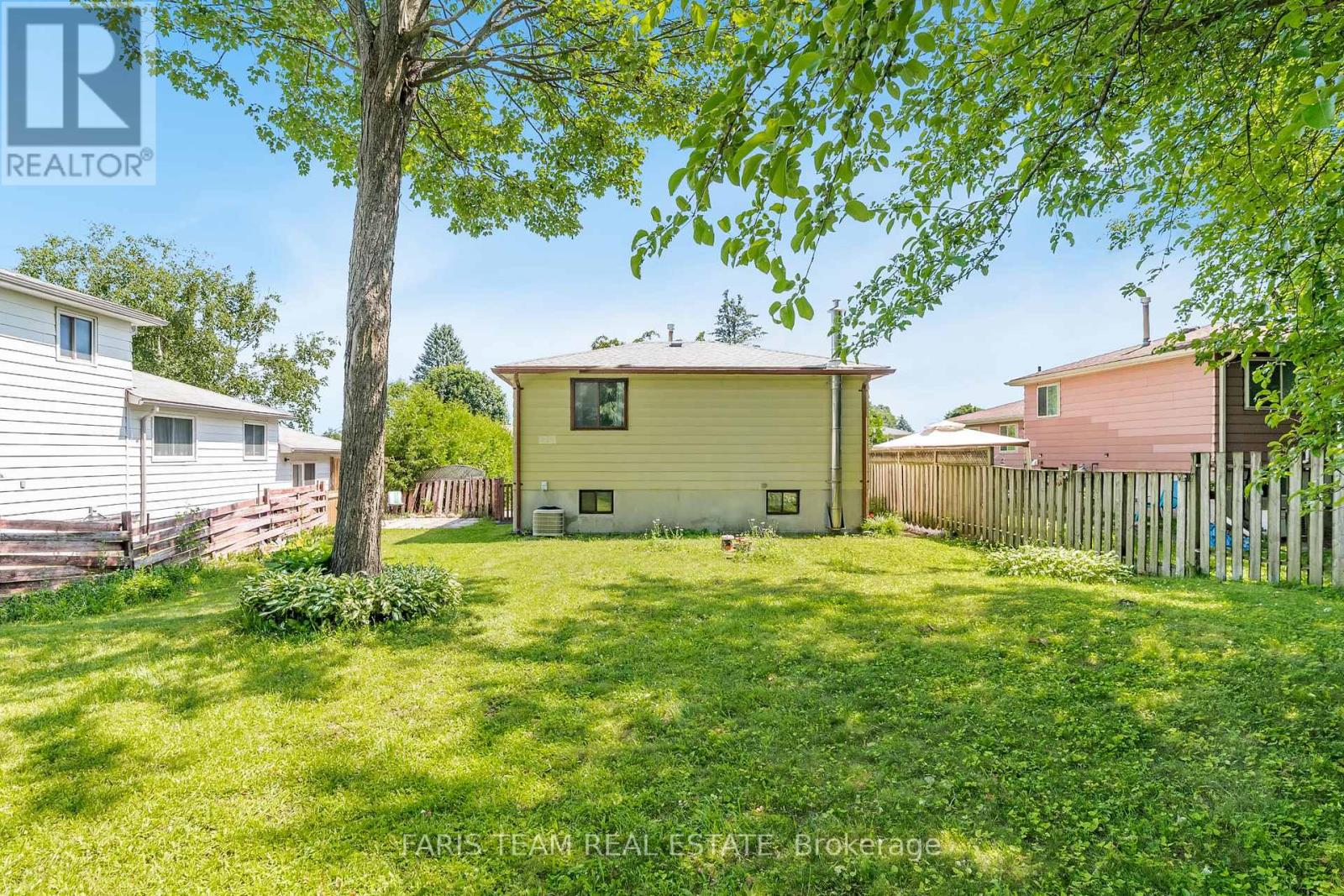 Photo 18 of 1059 Glen Mhor Crescent, Midland ON
