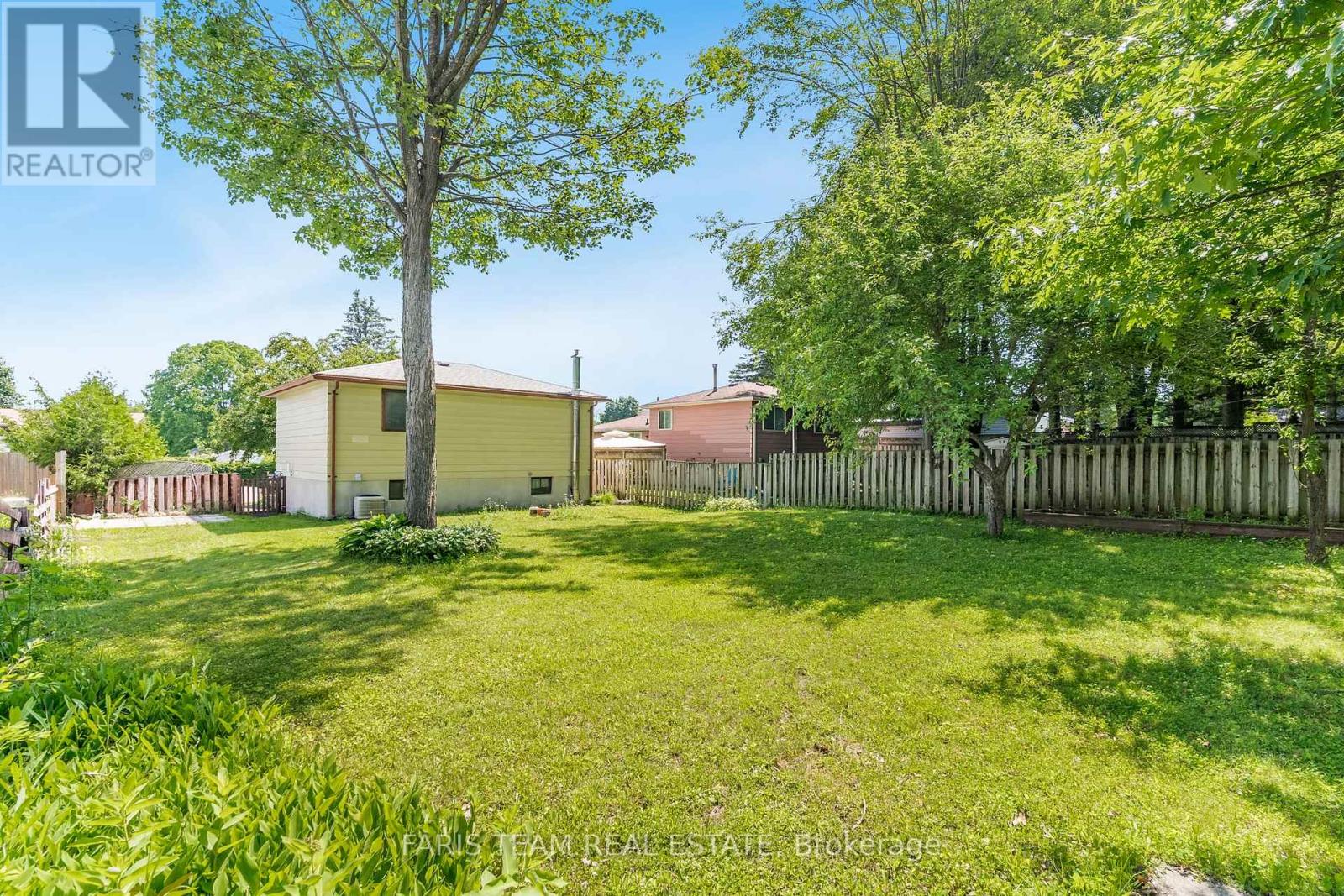 Photo 12 of 1059 Glen Mhor Crescent, Midland ON