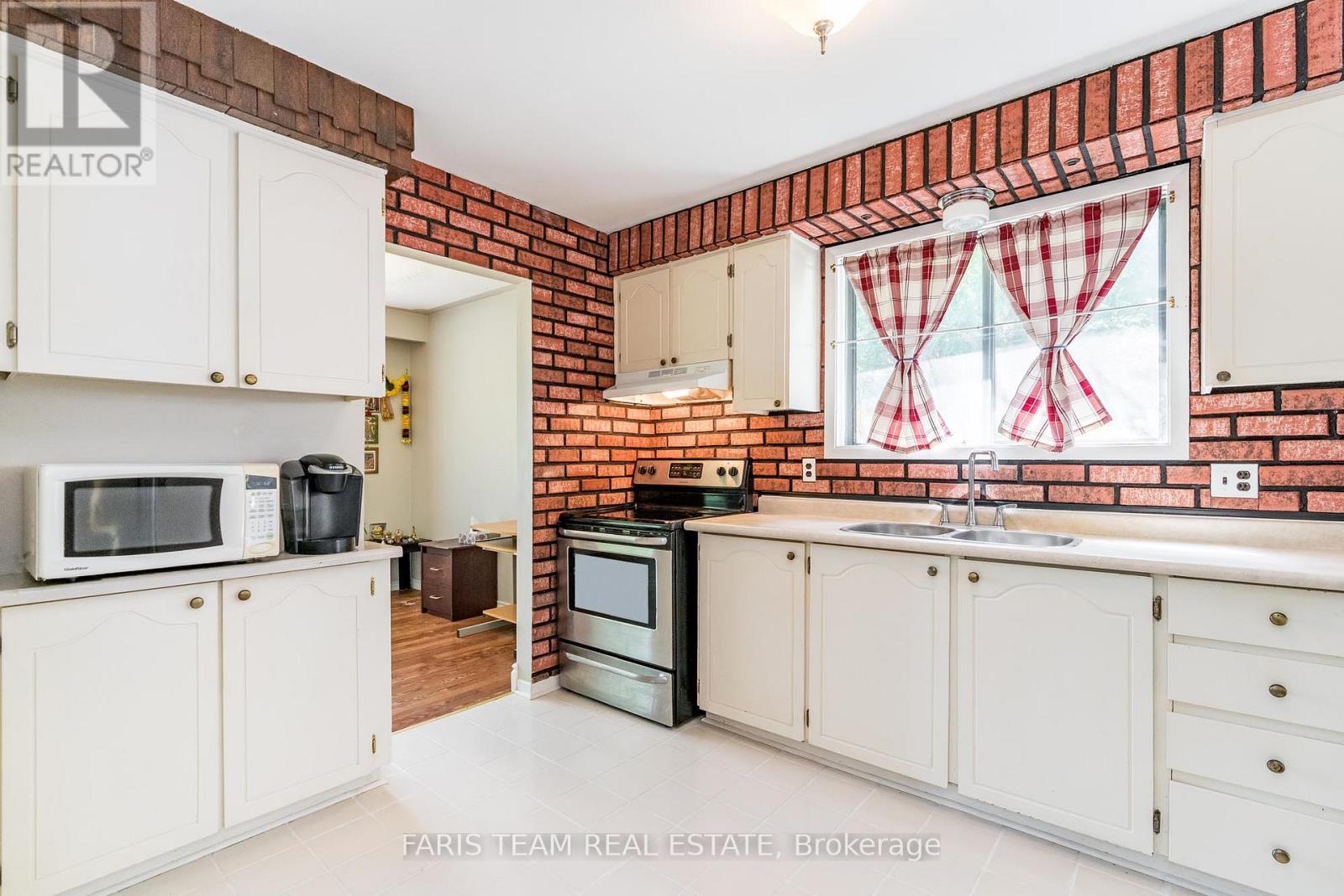Photo 25 of 1059 Glen Mhor Crescent, Midland ON