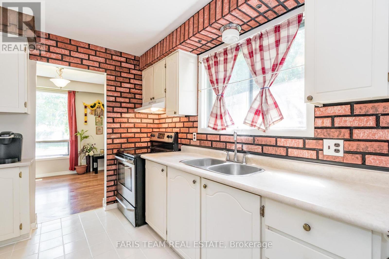 Photo 28 of 1059 Glen Mhor Crescent, Midland ON