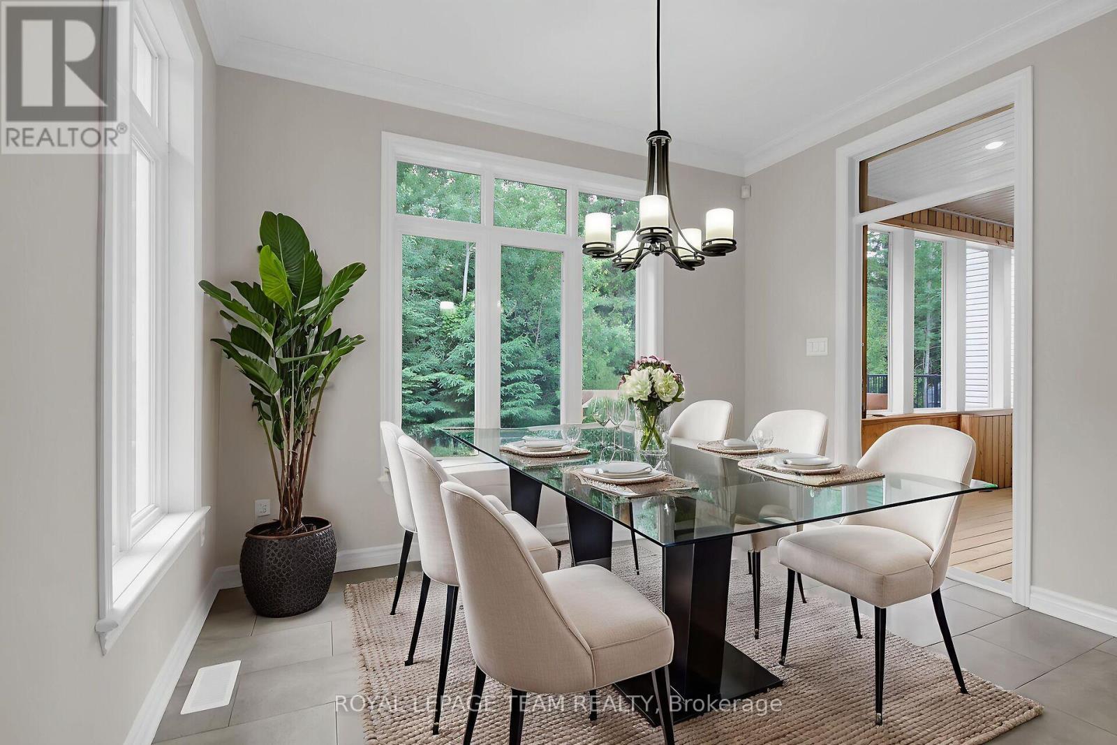 Photo 11 of 142 West Ridge Drive, Ottawa ON