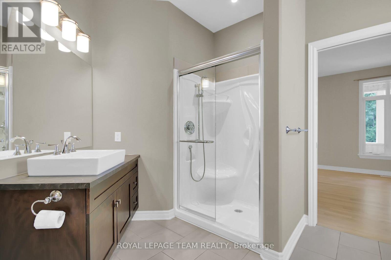 Photo 20 of 142 West Ridge Drive, Ottawa ON