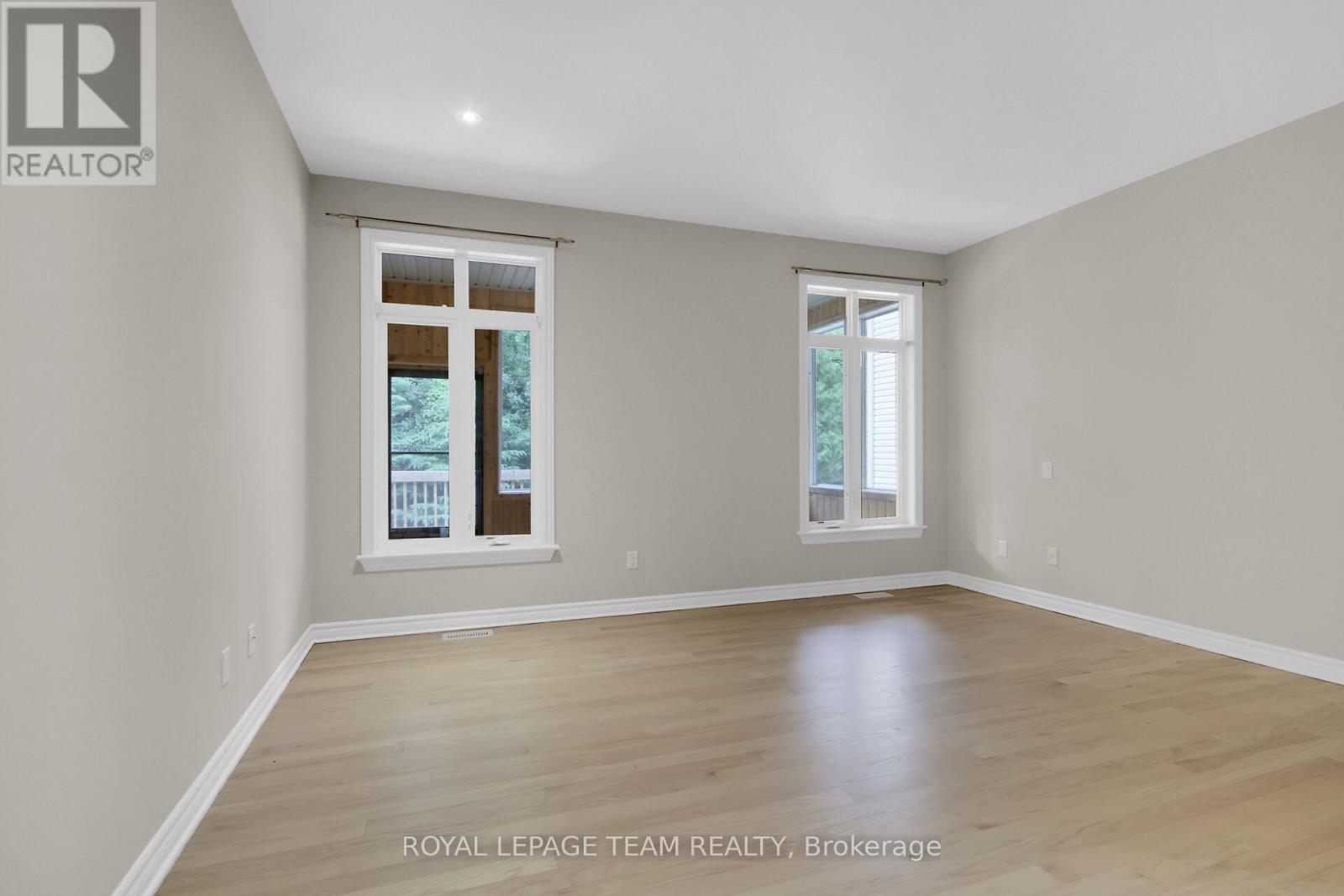 Photo 18 of 142 West Ridge Drive, Ottawa ON