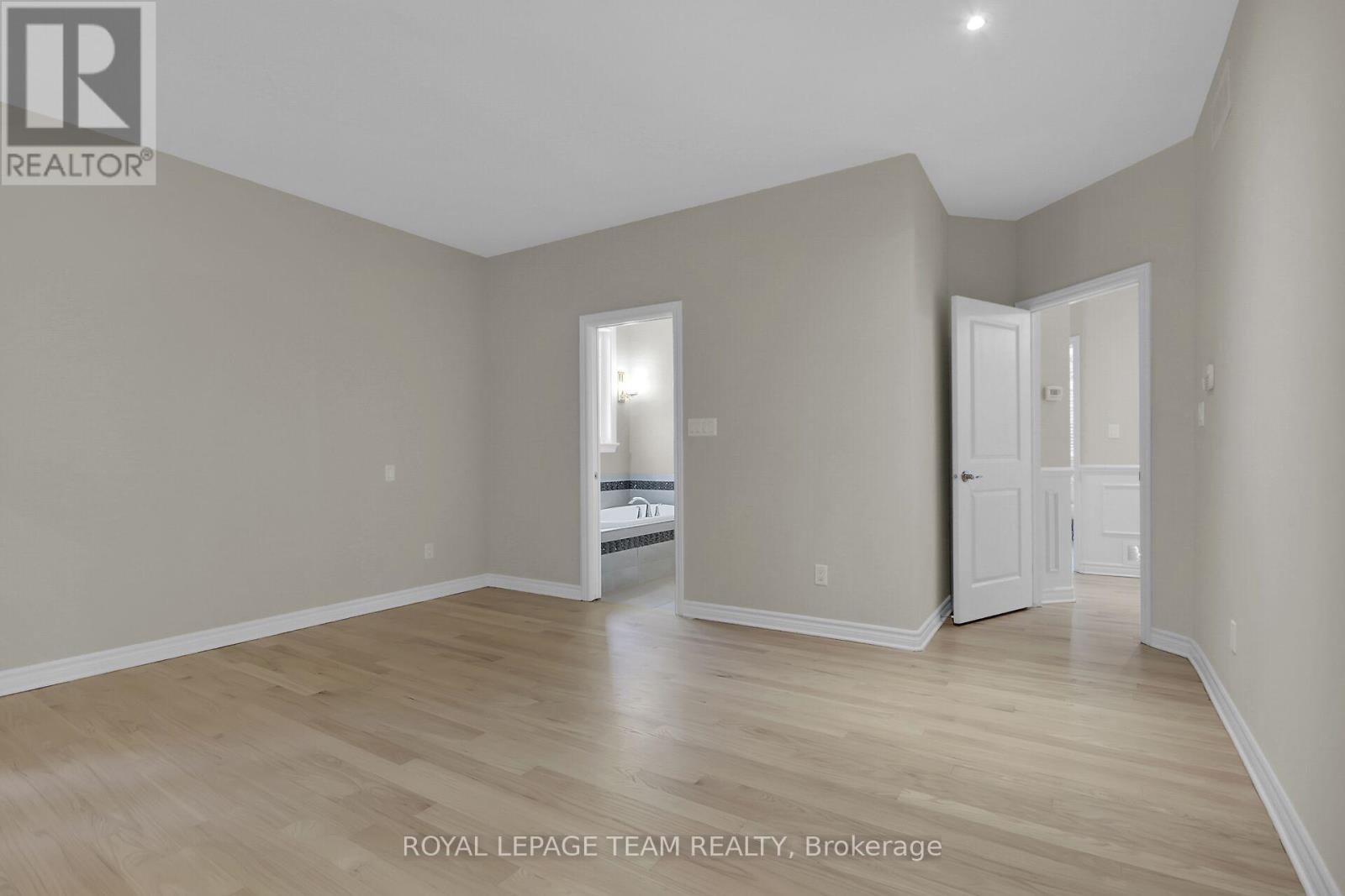 Photo 19 of 142 West Ridge Drive, Ottawa ON