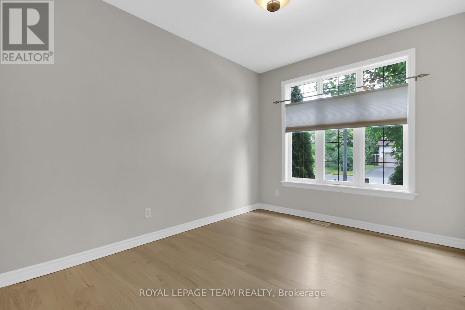 Photo 25 of 142 West Ridge Drive, Ottawa ON