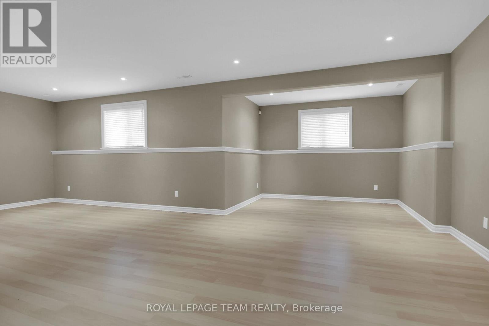 Photo 31 of 142 West Ridge Drive, Ottawa ON